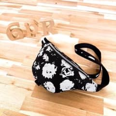 レア【ラッドミュージシャン】モノトーン フラワー キャンバス ボディ