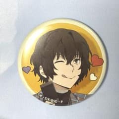 文スト 太宰治 撮影会 take2 缶バッジ 文豪ストレイドッグス』から、「撮影会」をテーマにカメラを手にした