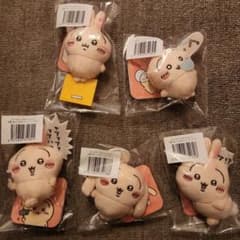 ちいかわ　うさぎだらけくじ　E賞ぬいぐるみバッジ　５点セットのサムネイル
