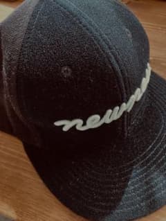 【店舗完売品】newneu　ニューニュー　ロゴキャップのサムネイル