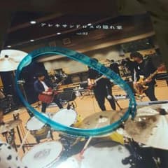 [Alexandros]の会員ブレスレットと会報誌Vol.2のサムネイル