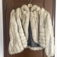Nitsa Furs ベージュファーコート - メルカリ
