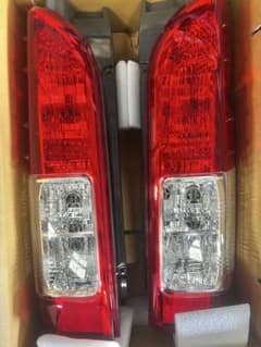 200系9型ハイエース 純正テールランプ (新車外し) - メルカリ