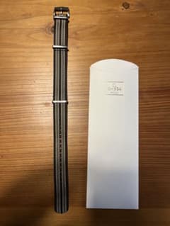 オメガ　NATOベルト 007モデル　純正　OMEGA バネ棒外し付き オメガ NATOベルト 007モデル 純正 OMEGA バネ棒外し付き - メルカリ