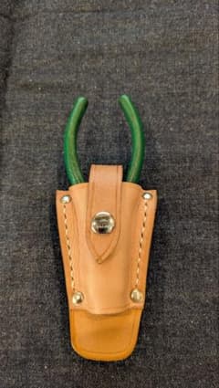 馬具職人手造り 牛本革製 ヌメ ニッパーホルダーSサイズ ￥1300のサムネイル