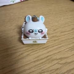 ちいかわ くら寿司 キーホルダー モモンガ　はちわれ　缶バッチのサムネイル