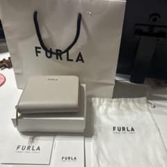FURLA 二つ折り財布 ラウンドファスナーのサムネイル