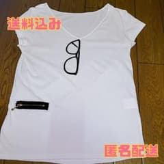 【アダムエロペ 】Tシャツ メガネ Vネックのサムネイル