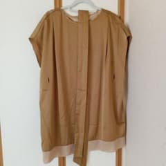 ゴールドのワンピースのサムネイル