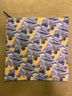 古代メキシコ展　ランダム　ポーチ　① 球技をする人の土偶のサムネイル