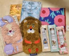 ハンドクリーム　カイロ　ハンカチ8点セットのサムネイル