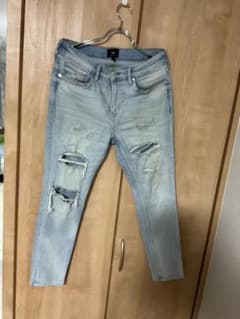 H&M スキニーフィット ダメージデニムパンツ ライトブルー 31/30のサムネイル