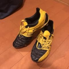 サッカー　スパイク　アシックスのサムネイル
