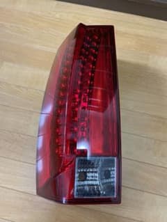 キャデラックエスカレード　左テールランプのサムネイル