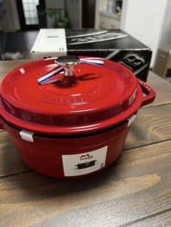 新品STAUB ストウブ ピコココット ラウンド両手鍋 22cm レッド - メルカリ