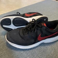 NIKE ランニングシューズ レボルーション4 28cmのサムネイル