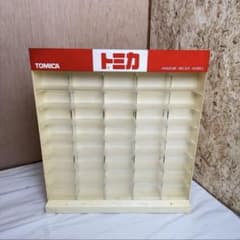 トミカ什器】 ミニカー用ディスプレイスタンド 透明カバー付き - メルカリ