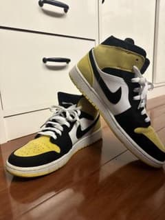 NIKE AIR JORDAN 1 Midのサムネイル