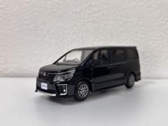 トヨタ ヴォクシー カラーサンプル 1/30 ミニカー - メルカリ