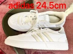 【美品】値下げ！adidas ホワイト スニーカー 3本ラインのサムネイル
