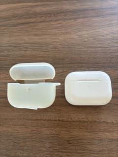 AirPodsPro 第1世代 充電ケースのみ A2083 ※シリコンケース付きのサムネイル