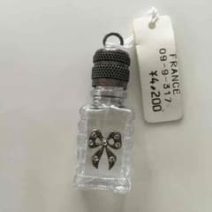 新品未使用♡お気に入りの香水をペンダントトップやキーホルダーにのサムネイル