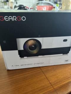 GEARGO プロジェクター 小型 2800ルーメン 1080PフルHDのサムネイル