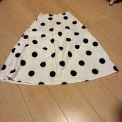 ドット柄 フレアスカート ホワイト×ブラックのサムネイル