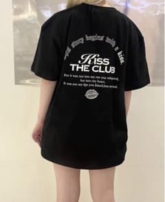kiss the club Tシャツharness unisex t-shirt - メルカリ