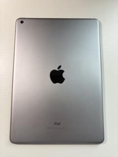 美品 iPad 第6世代 128GB スペースグレイ Wi-Fiモデル 動作良好のサムネイル