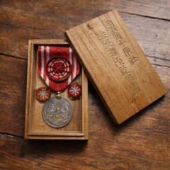 共箱付】日本赤十字社 金色特別社員章 略綬付 勲章 記章 徽章 メダル