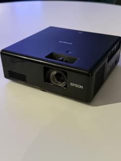 EPSON フルHD 小型プロジェクター EF-11 マウント付きのサムネイル