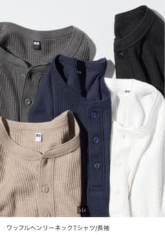 UNIQLO ワッフルヘンリー長袖Tシャツ　BLACKのサムネイル