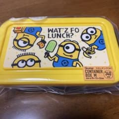 お弁当箱とクリアファイルのサムネイル