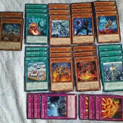 怪獣32枚セット　字レア+ノーマル全種　各三枚のサムネイル