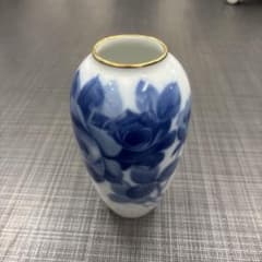 大倉陶園 青白い花柄の陶磁器花瓶 - メルカリ