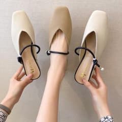 大人可愛い♡ベージュ スクエア トゥ サンダル♡レトロ ストラップ付 パンプスのサムネイル
