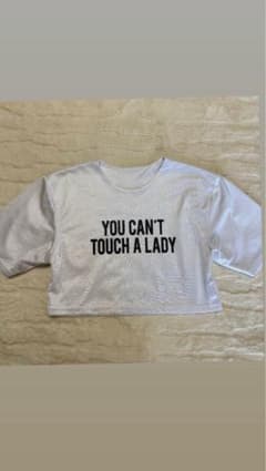 ホワイト クロップド丈 半袖Tシャツ 裾ドロスト仕様のサムネイル