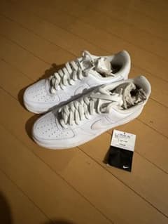 Nike Air Force 1 ホワイト スニーカーのサムネイル