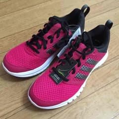 23.5 残り僅か 新品 アディダス ランニングシューズのサムネイル
