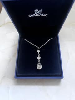SWAROVSKI エレガント ペンダントネックレスのサムネイル