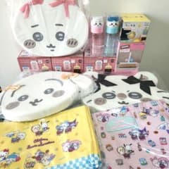 ちいかわ　座布団　レジかごバッグ　ライト　マグカップ　ころころクリーナー　ボトル