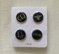 Dior ピンバッジ 4点セットのサムネイル