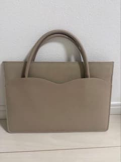 Her lip to Lip-Shaped PC Bag beige - メルカリ
