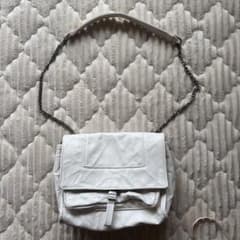 ZARA ショルダーバッグ ホワイト チェーンのサムネイル