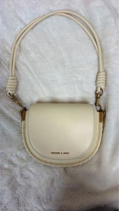 CHARLES & KEITH ショルダーバッグ クリームのサムネイル