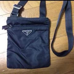 PRADAのショルダーバックのサムネイル