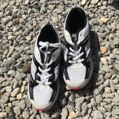 【未使用】22.5スニーカー　軽量のサムネイル