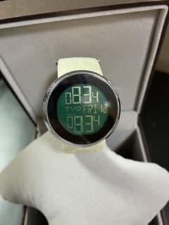 GUCCI デジタル腕時計 ホワイト