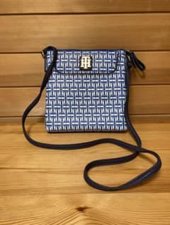 TOMMY HILFIGER モノグラム ショルダーバッグのサムネイル